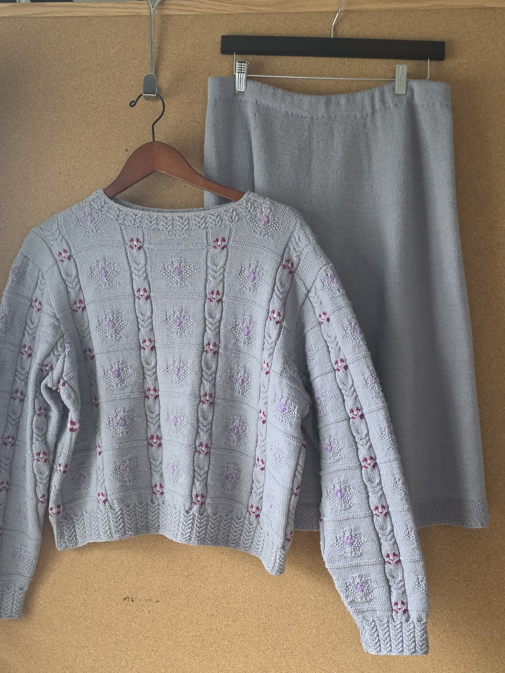 Light Gray Knit Sweater and Skirt Set with Pink Embroidery Vintage M/L